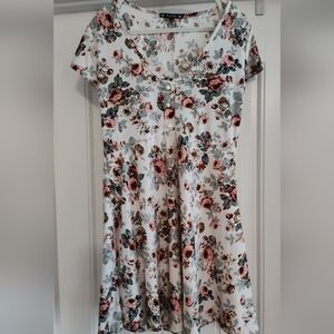 Juniors floral Dress Size M fits S/M